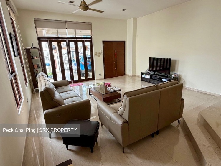 Phillips Avenue (D19), Semi-Detached #572382101